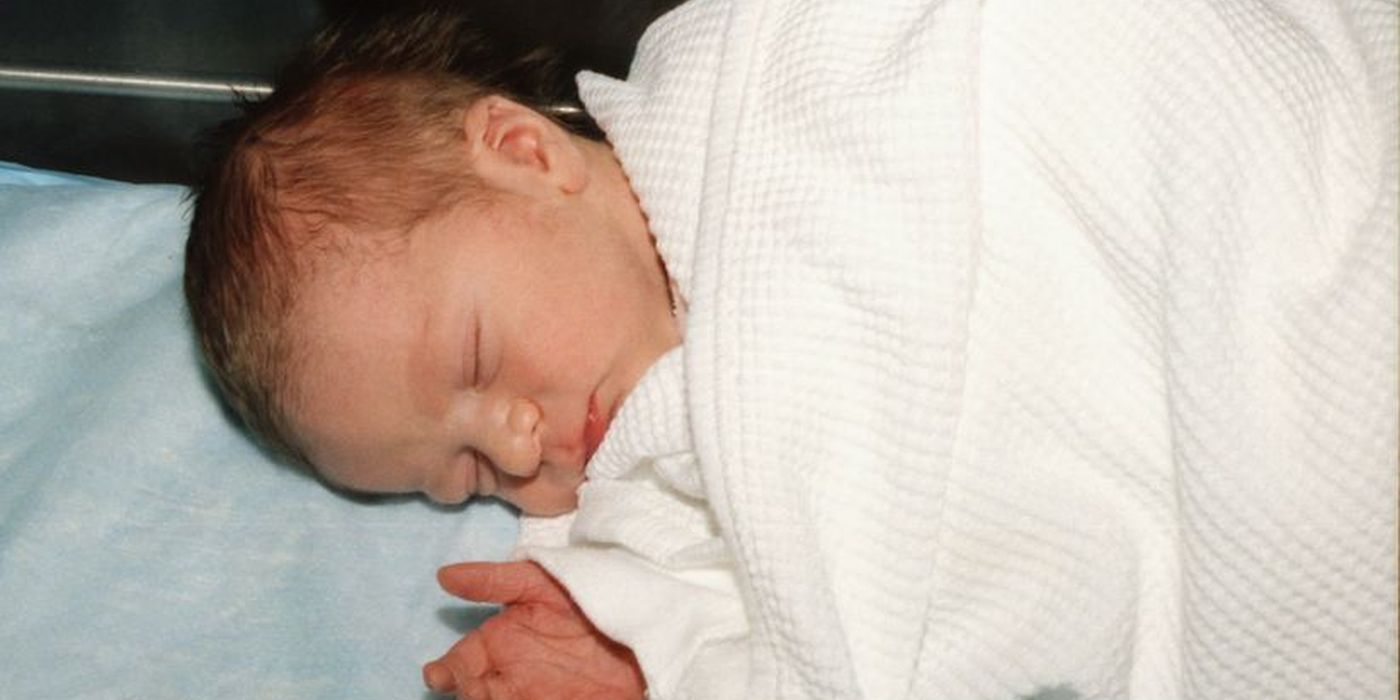 Bayi baru lahir dibalut selimut hospital