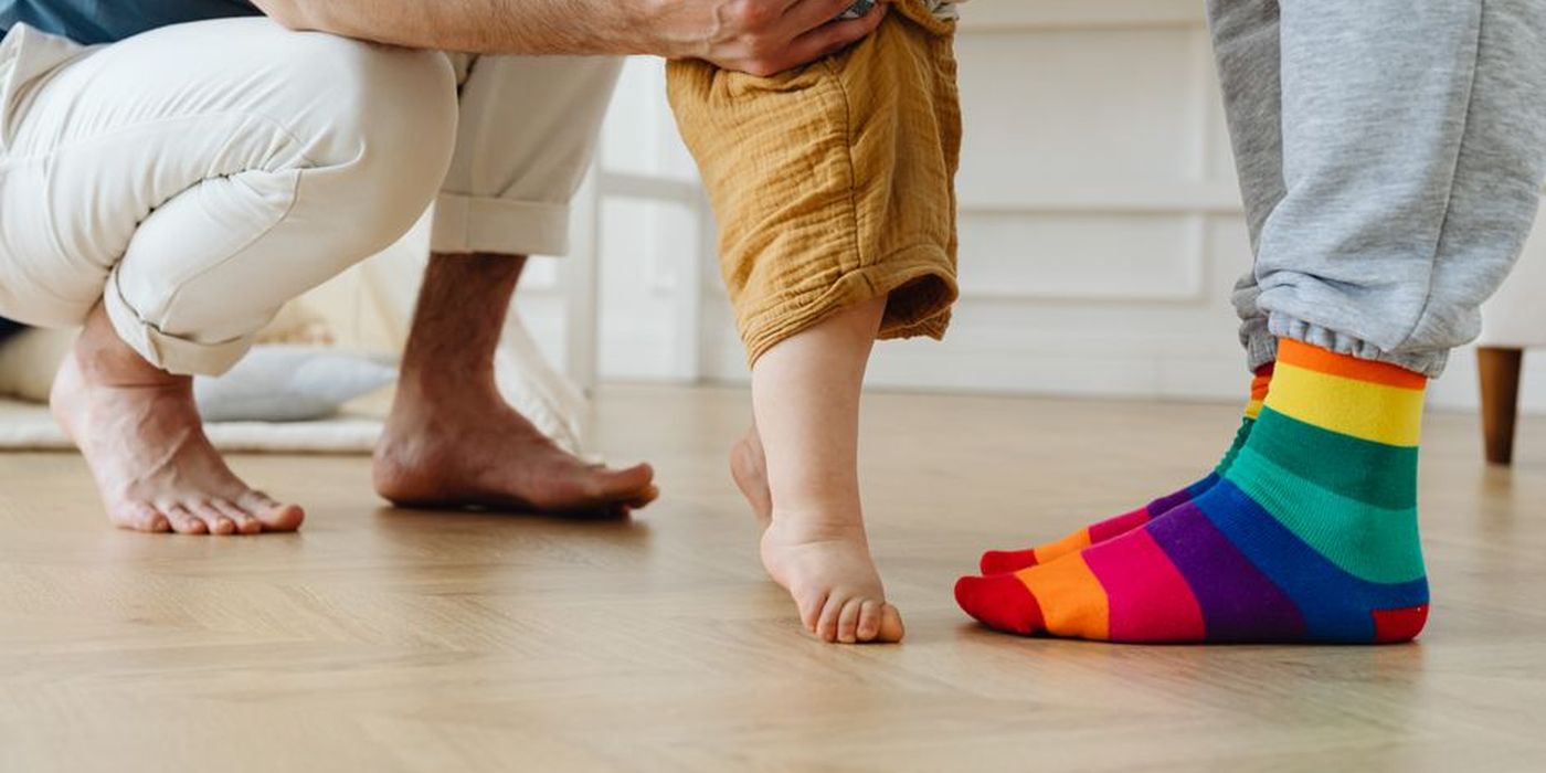 Bayi belajar berjalan
