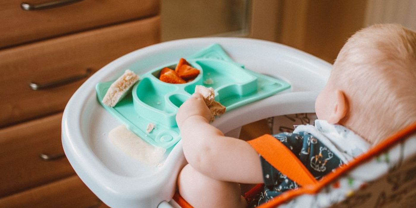 Makanan jari untuk bayi di dulang
